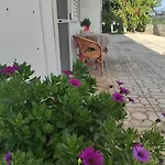 Thanos House - σπίτι στην εξοχή * Mirsinochori